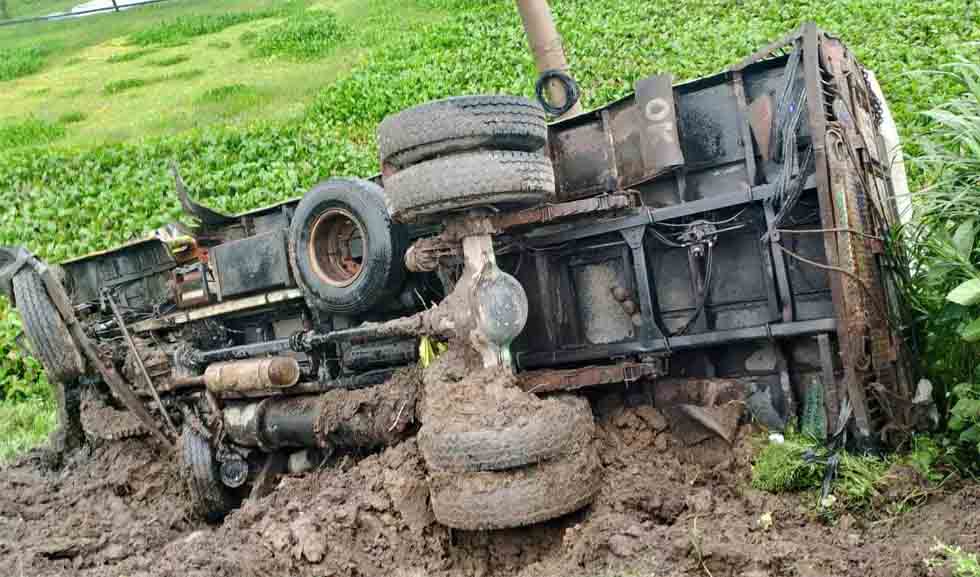 মানিকগঞ্জে সড়ক দুর্ঘটনায় নিহত তিন